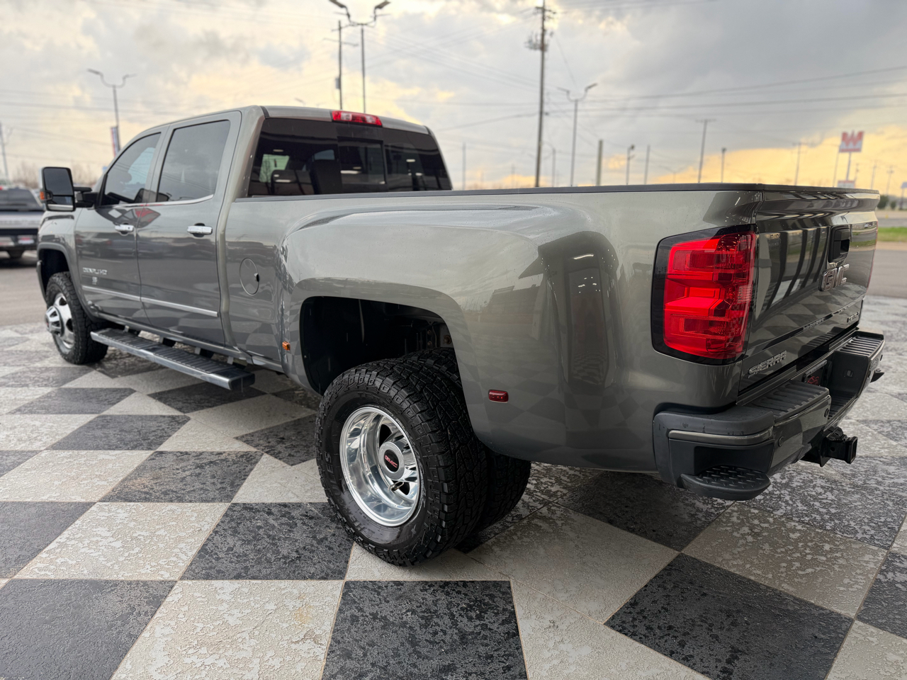 GMC Sierra 3500HD 4WD Crew Cab 167.7" DRW Denali 2018