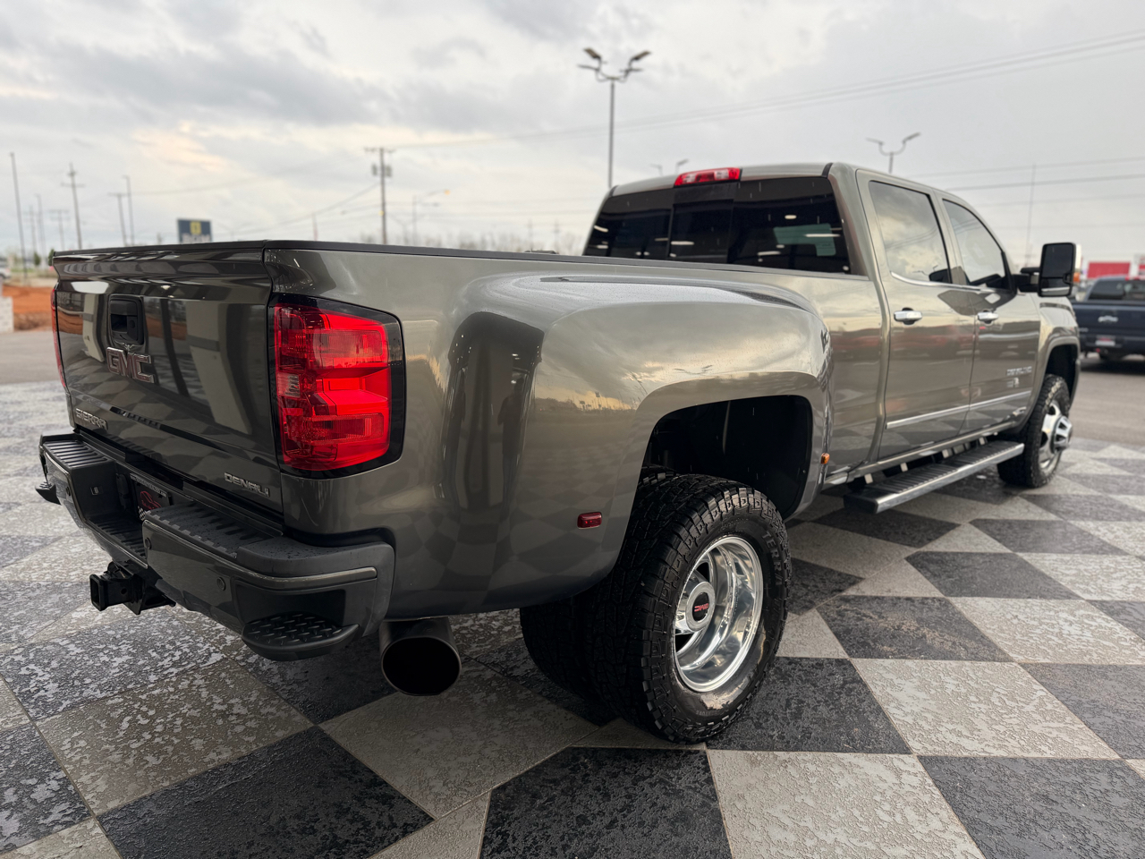 GMC Sierra 3500HD 4WD Crew Cab 167.7" DRW Denali 2018