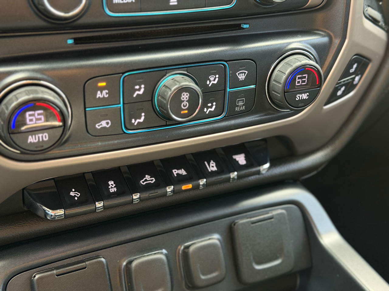 GMC Sierra 3500HD 4WD Crew Cab 167.7" DRW Denali 2018