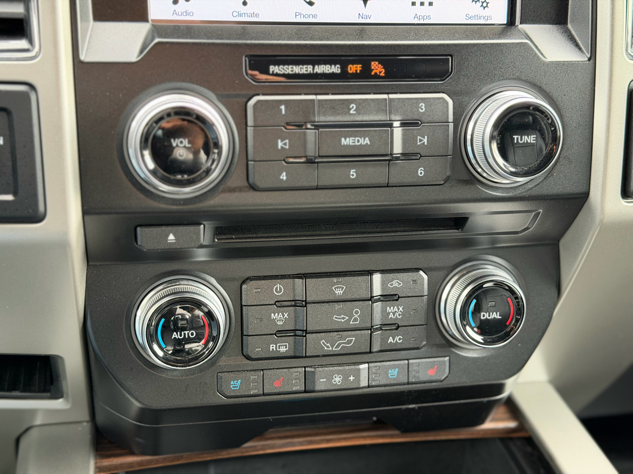 Ford F-150 Lariat SuperCrew 2WD 2017