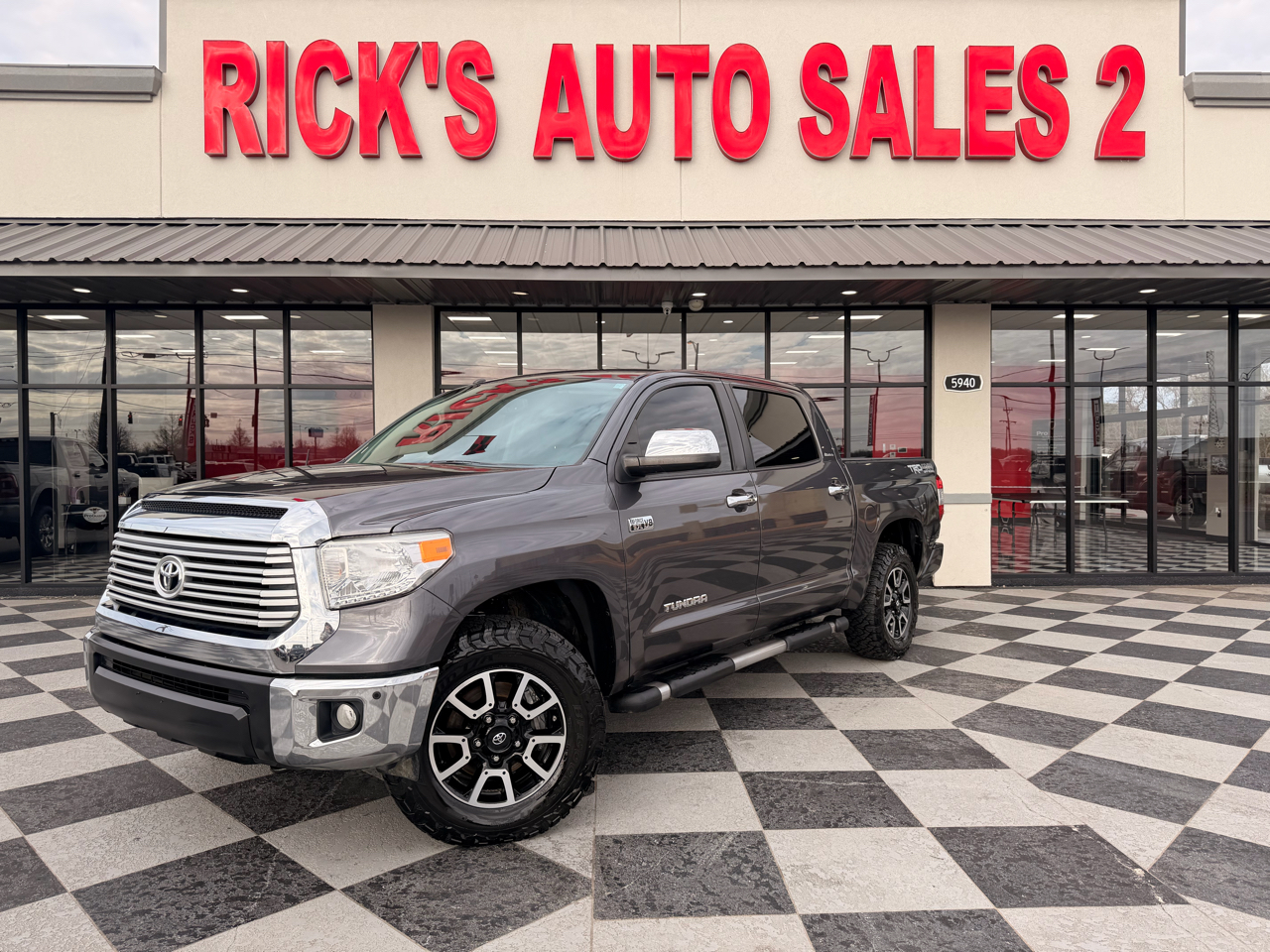 Toyota Tundra Limited 5.7L CrewMax 4WD 2017