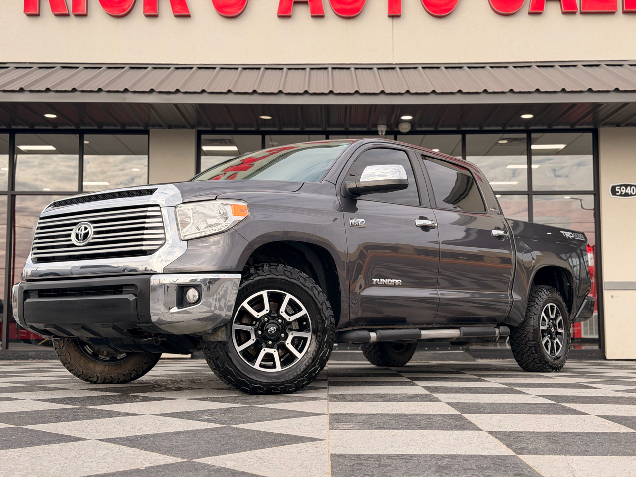 Toyota Tundra Limited 5.7L CrewMax 4WD 2017