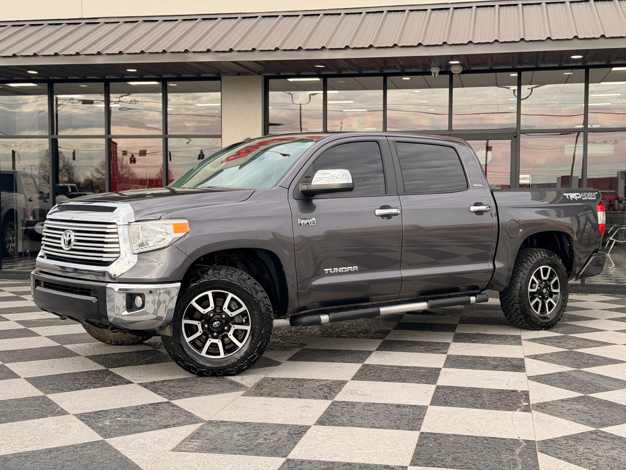 Toyota Tundra Limited 5.7L CrewMax 4WD 2017