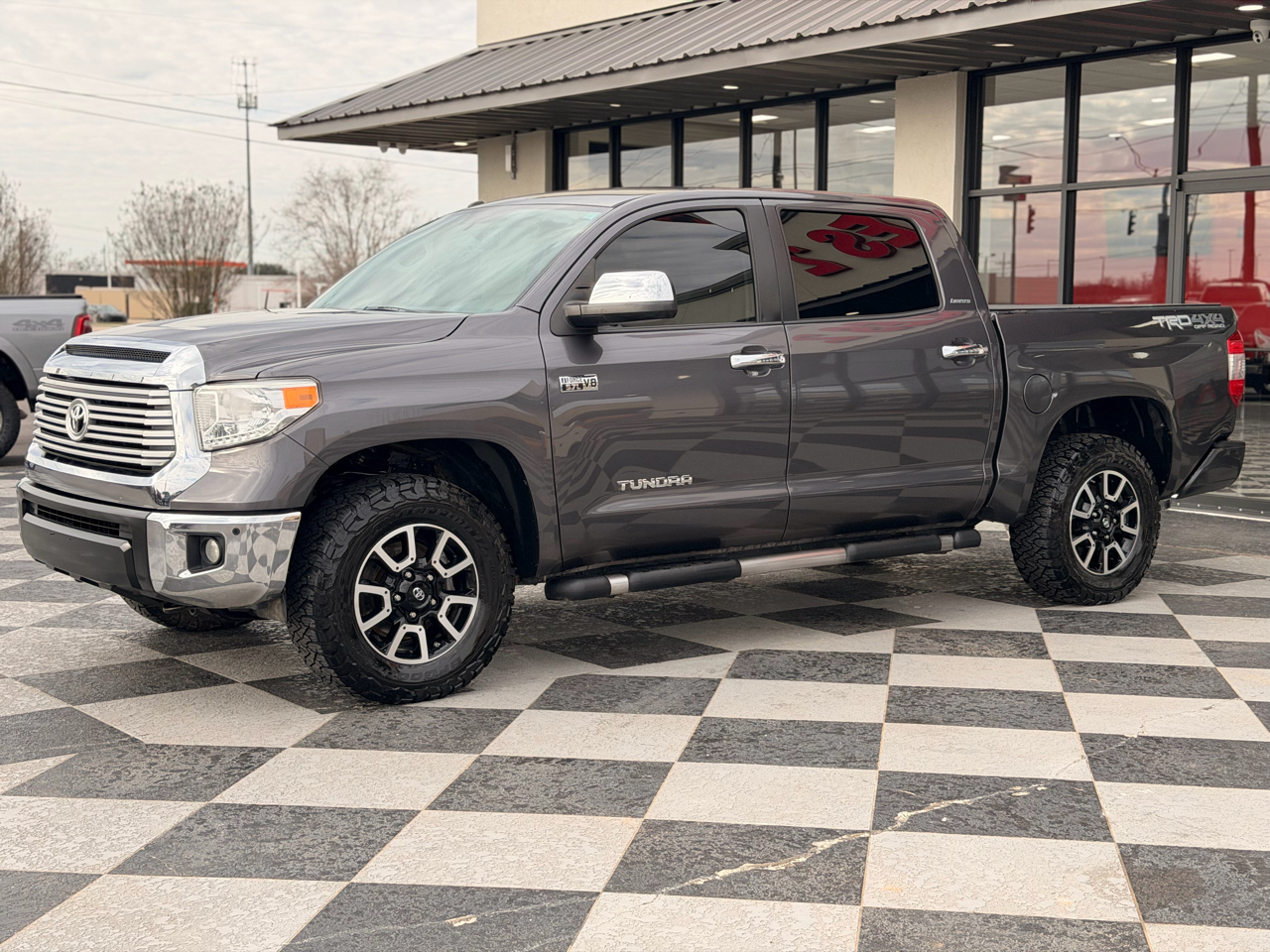 Toyota Tundra Limited 5.7L CrewMax 4WD 2017