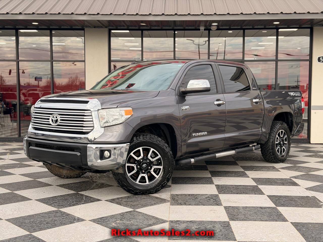 Toyota Tundra Limited 5.7L CrewMax 4WD 2017