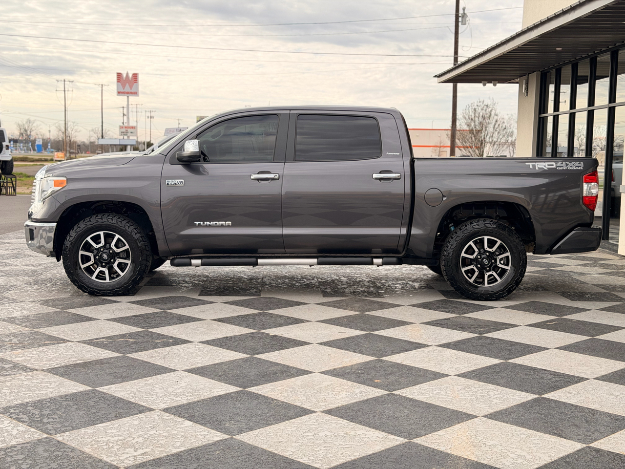 Toyota Tundra Limited 5.7L CrewMax 4WD 2017