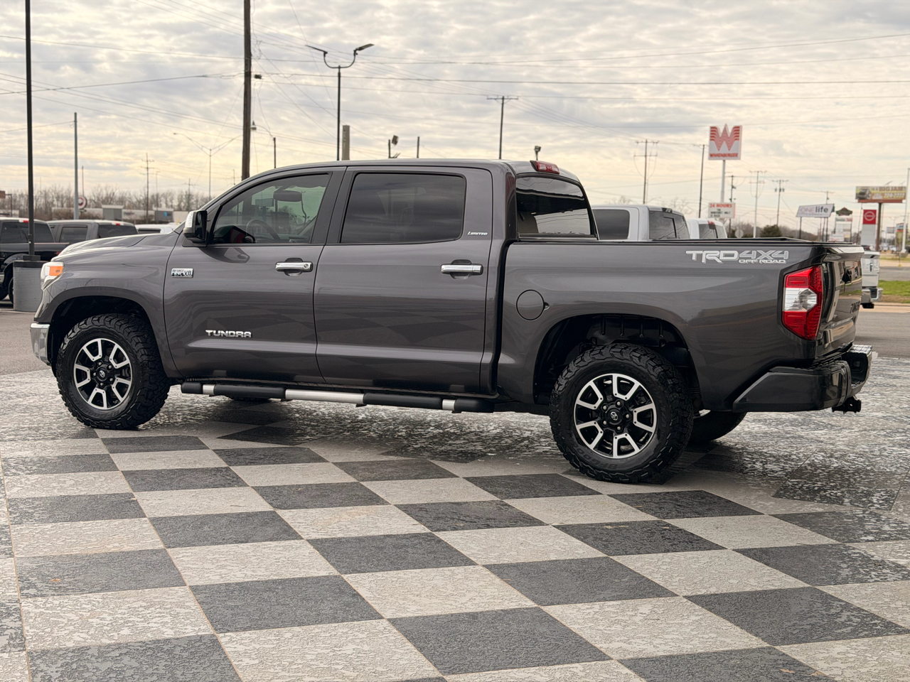 Toyota Tundra Limited 5.7L CrewMax 4WD 2017