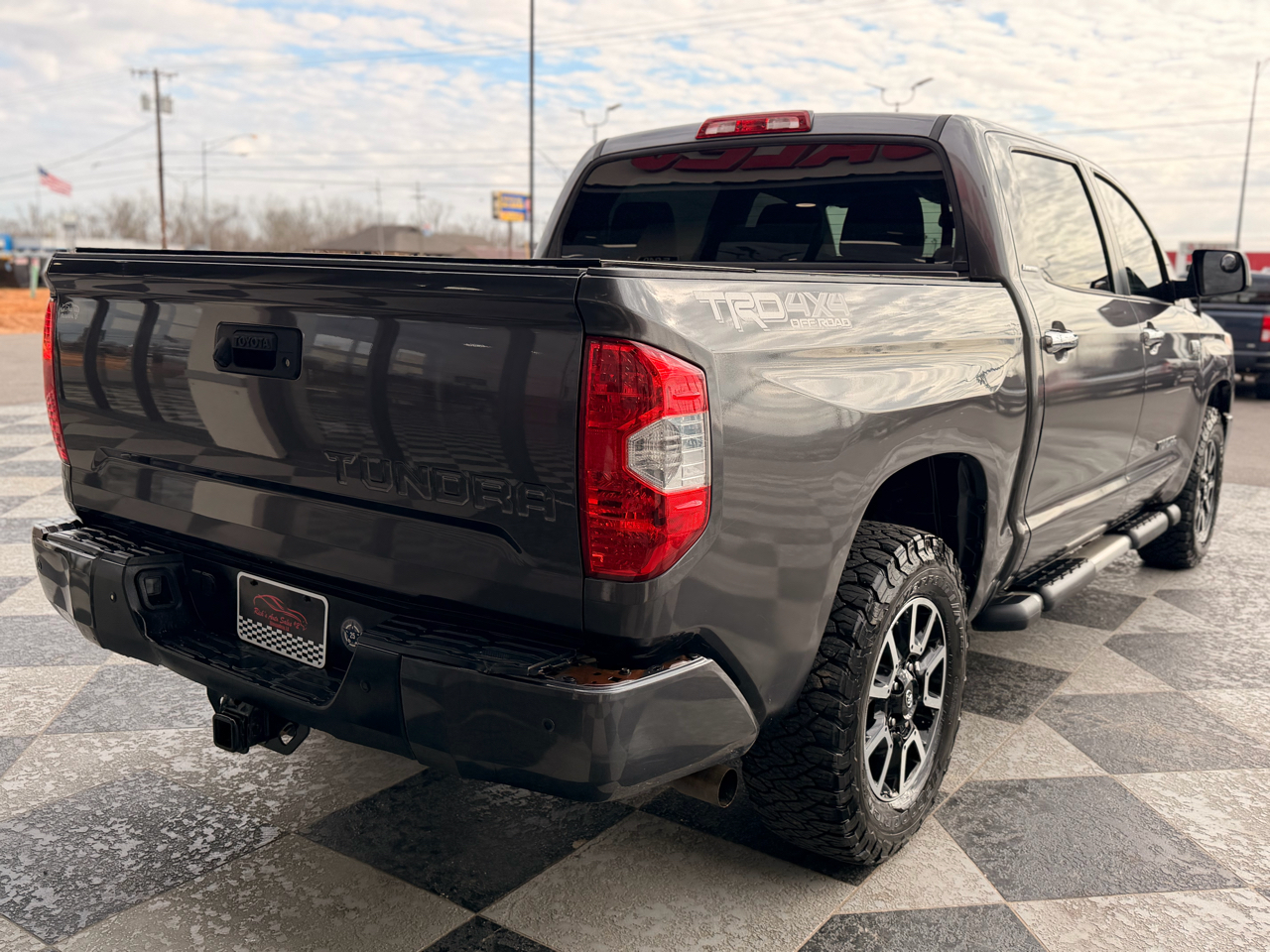 Toyota Tundra Limited 5.7L CrewMax 4WD 2017