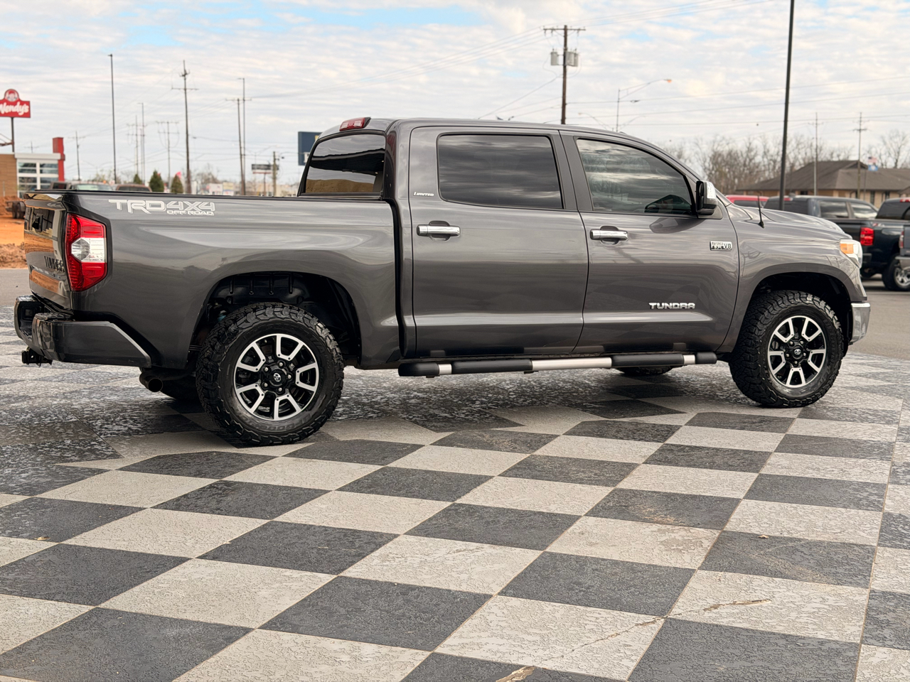 Toyota Tundra Limited 5.7L CrewMax 4WD 2017