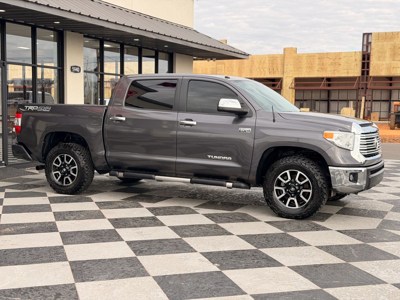 Toyota Tundra Limited 5.7L CrewMax 4WD 2017