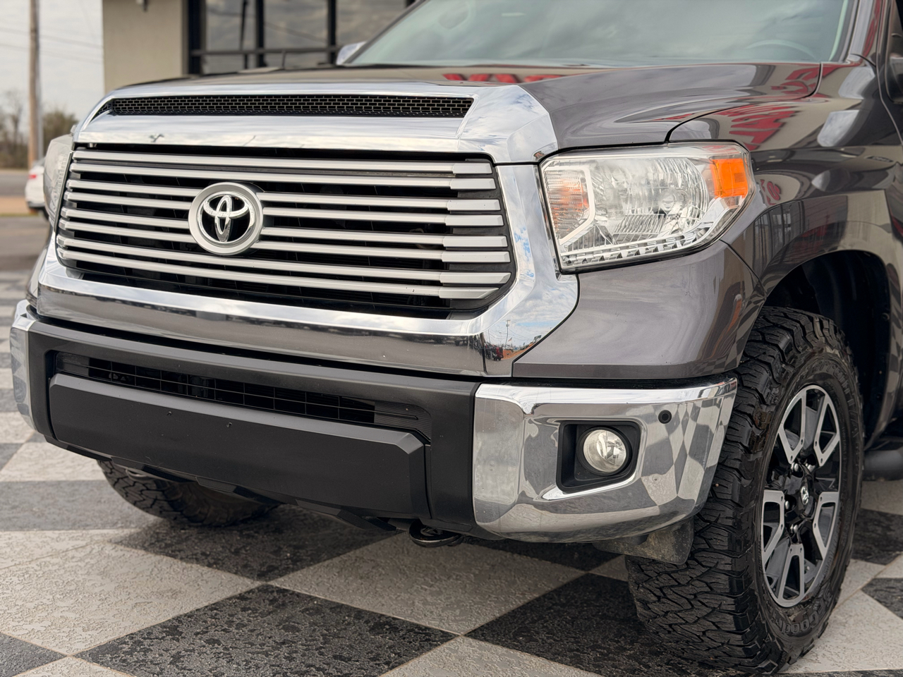Toyota Tundra Limited 5.7L CrewMax 4WD 2017