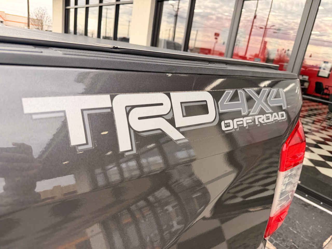 Toyota Tundra Limited 5.7L CrewMax 4WD 2017