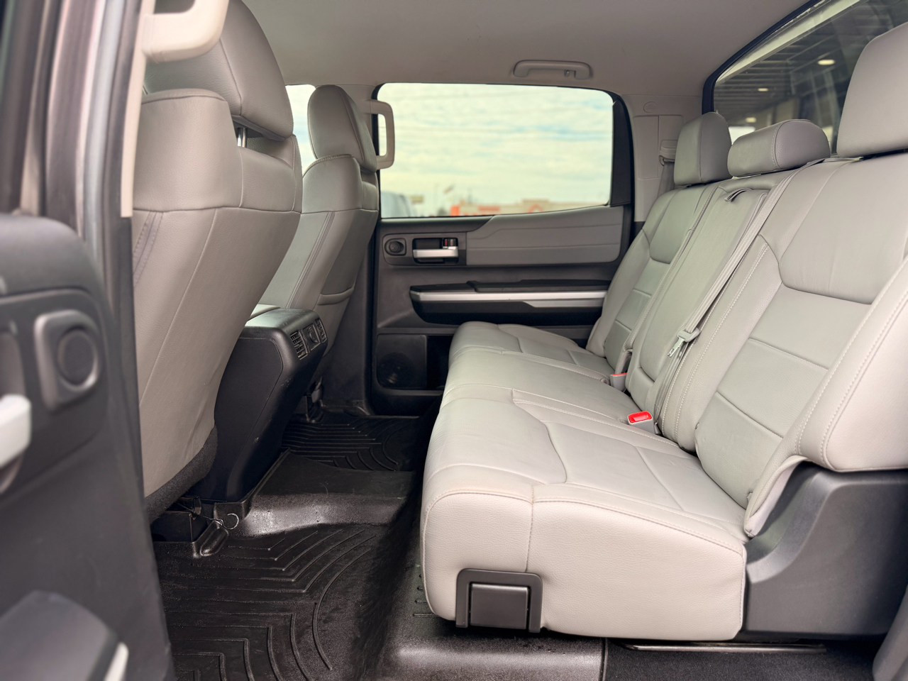 Toyota Tundra Limited 5.7L CrewMax 4WD 2017