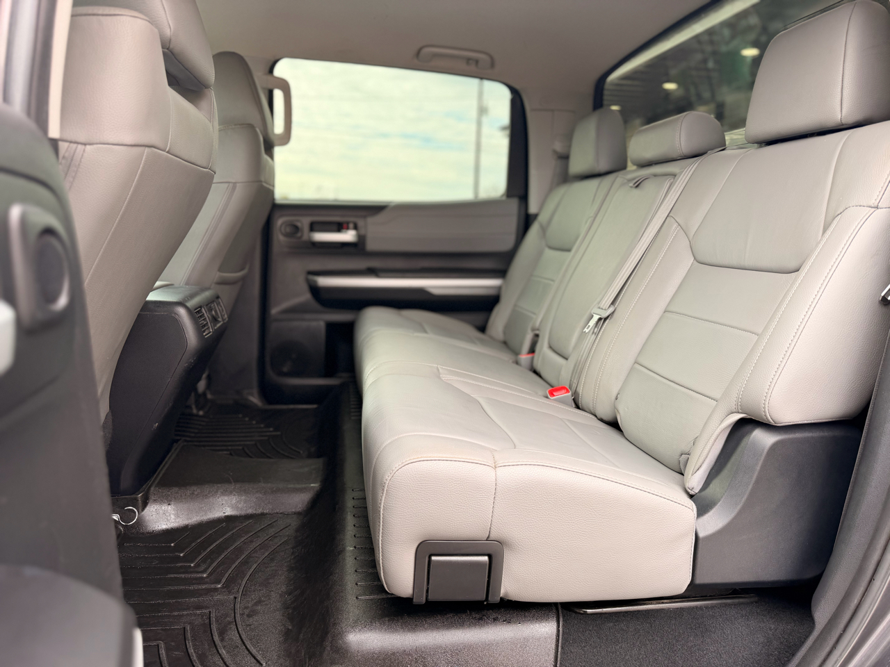 Toyota Tundra Limited 5.7L CrewMax 4WD 2017