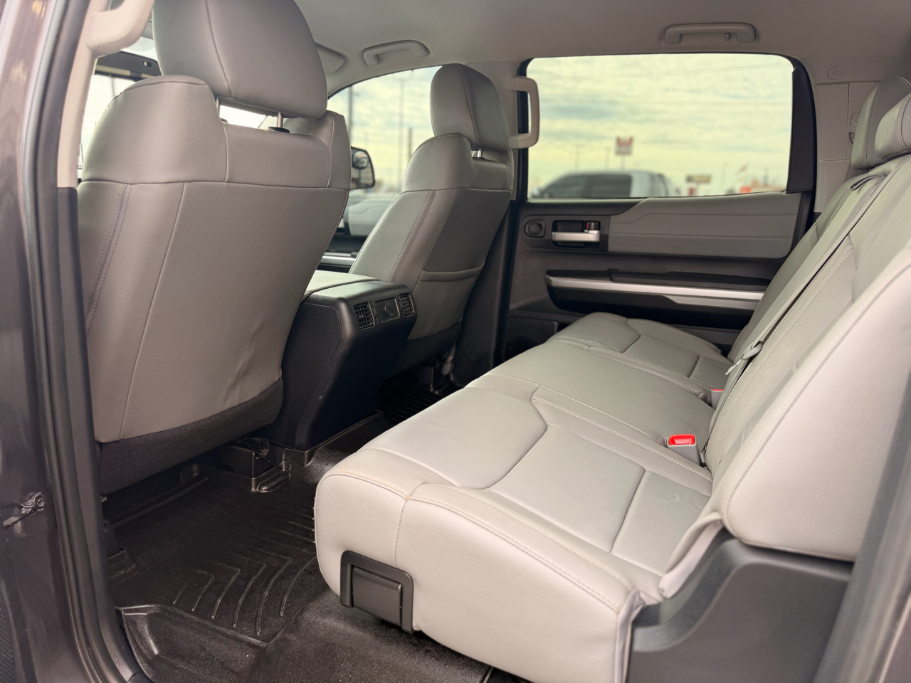 Toyota Tundra Limited 5.7L CrewMax 4WD 2017