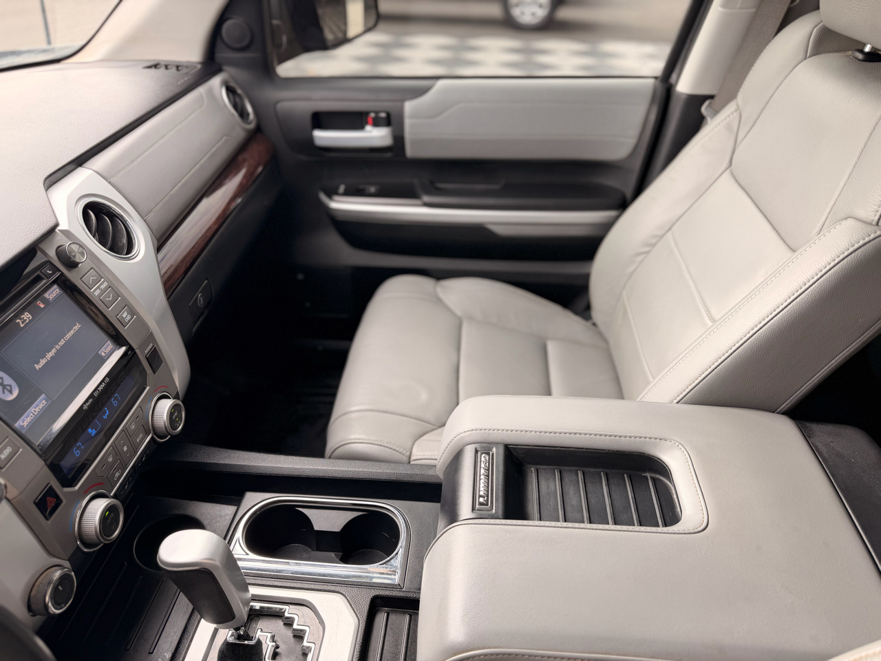 Toyota Tundra Limited 5.7L CrewMax 4WD 2017