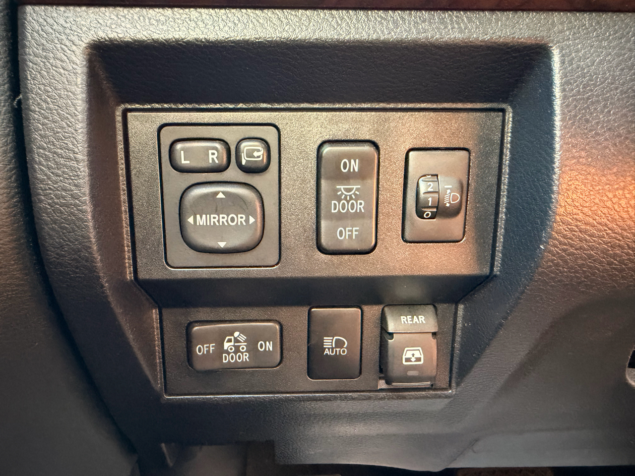 Toyota Tundra 1794 Edition Crew Max 4WD 2018