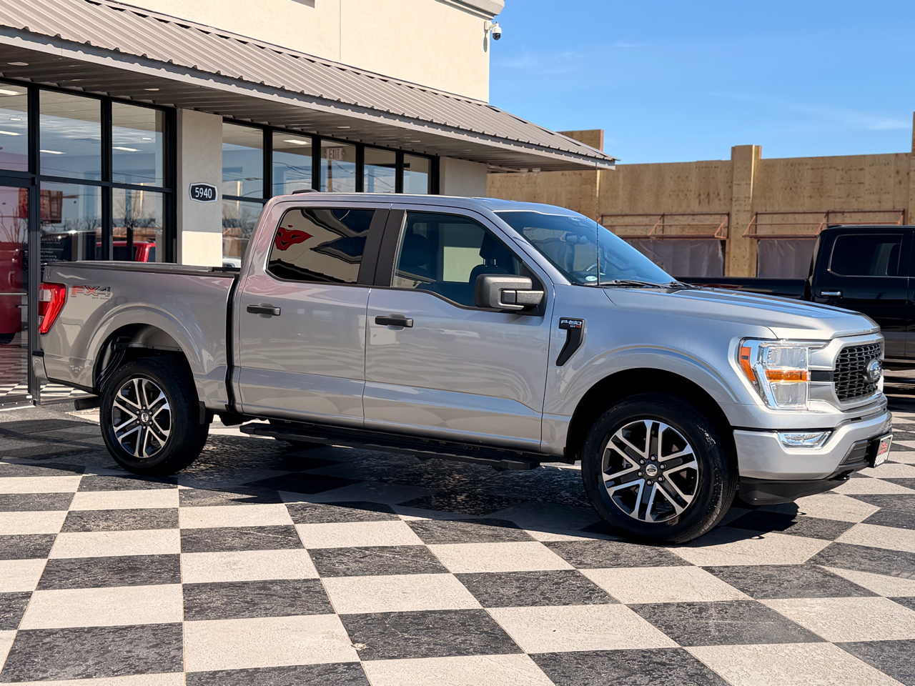 Ford F-150 STX SuperCrew 4WD 2022