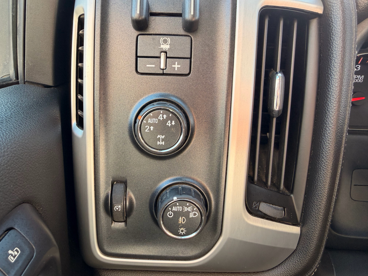 GMC Sierra 1500 SLT Crew Cab 4WD 2014