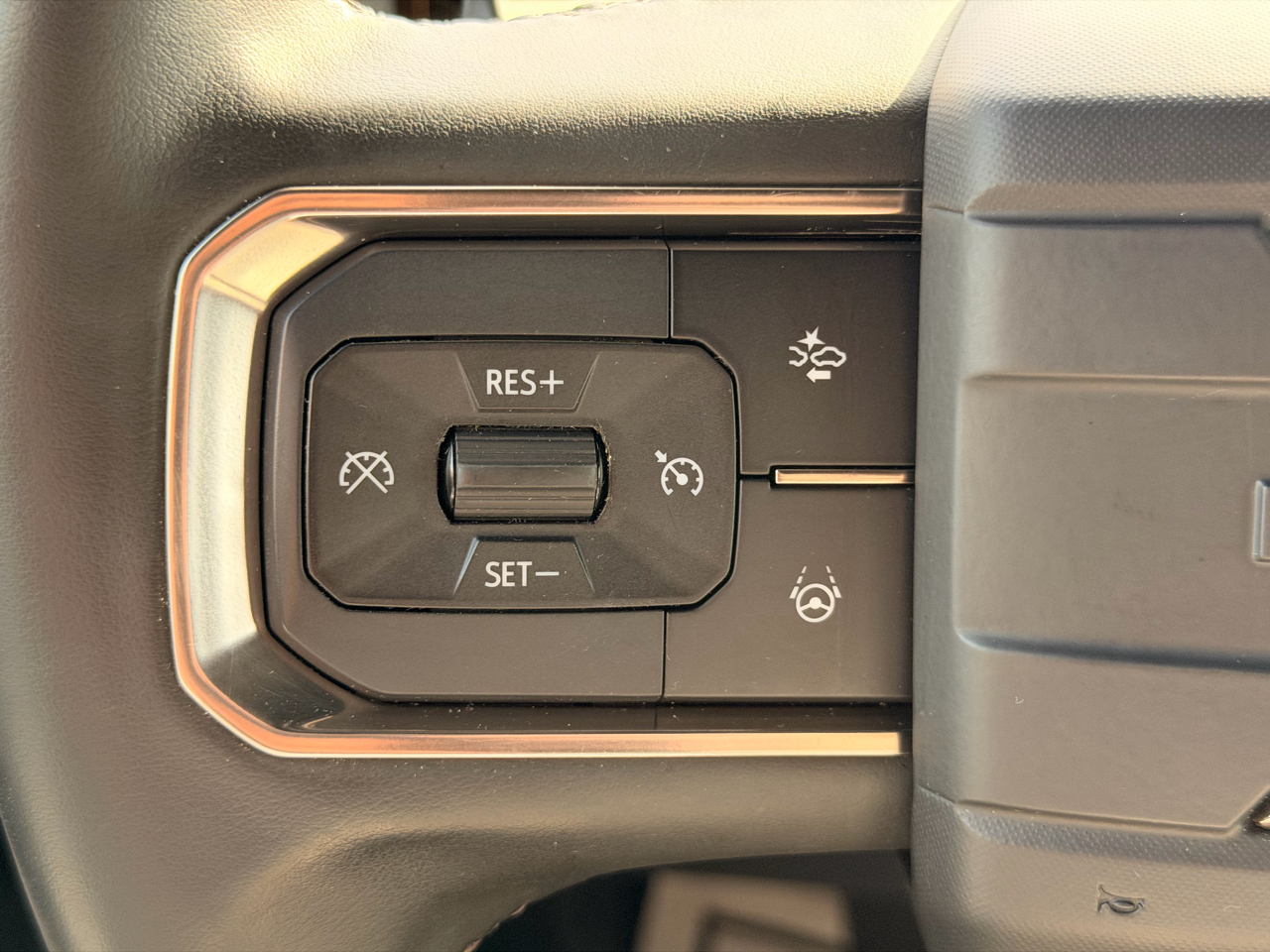 GMC HUMMER EV 2X 2025