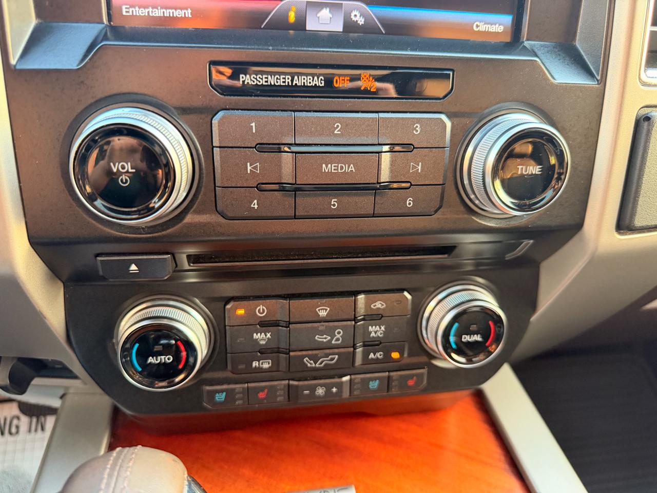 Ford F-150 King Ranch 4WD SuperCrew 5.5' Box 2015