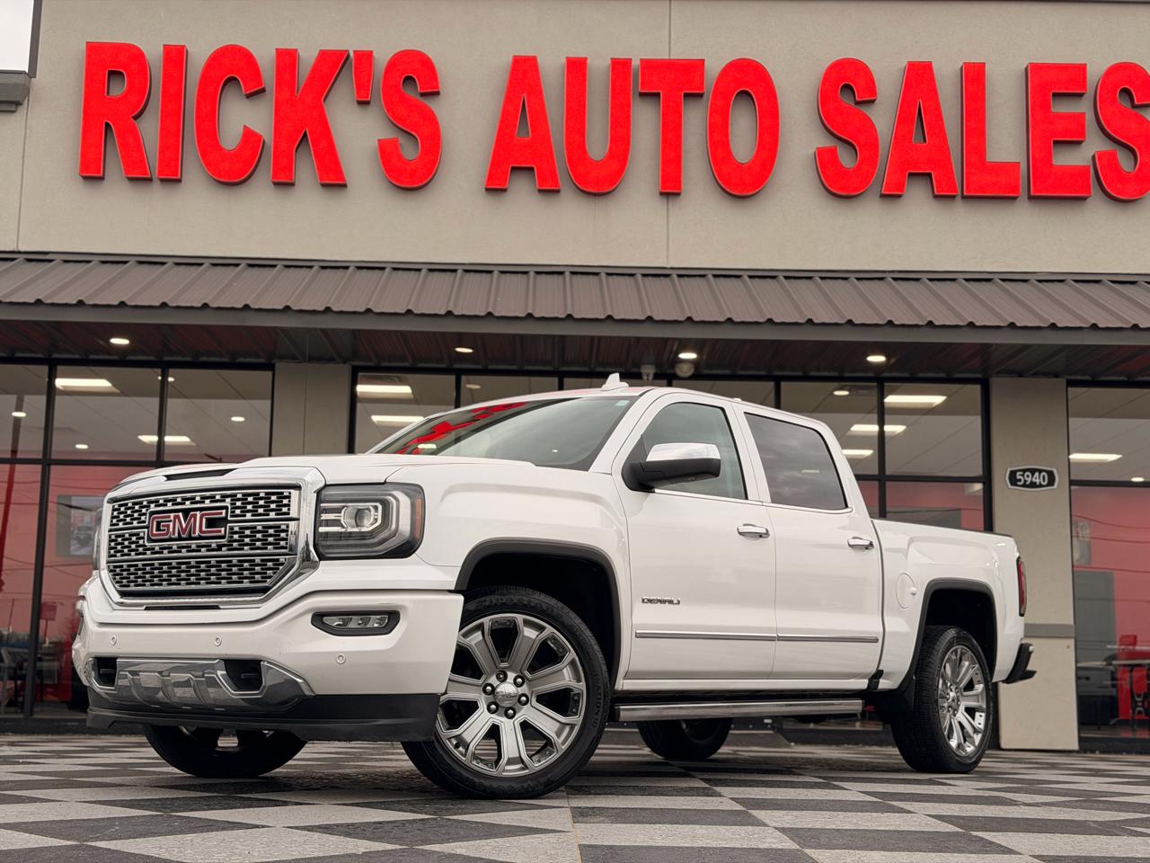 GMC Sierra 1500 Denali Crew Cab Short Box 4WD 2017