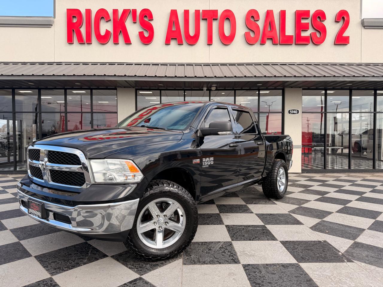 RAM 1500 Classic SLT Crew Cab SWB 4WD 2019