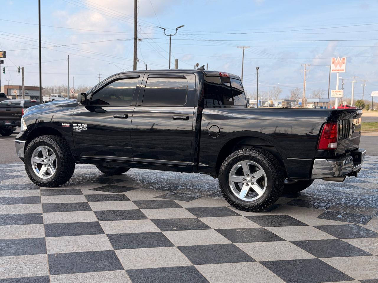 RAM 1500 Classic SLT Crew Cab SWB 4WD 2019