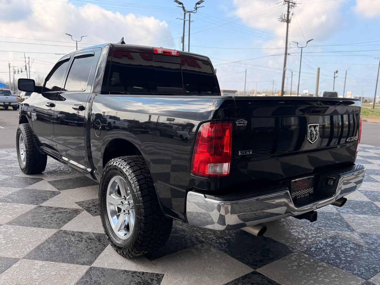 RAM 1500 Classic SLT Crew Cab SWB 4WD 2019