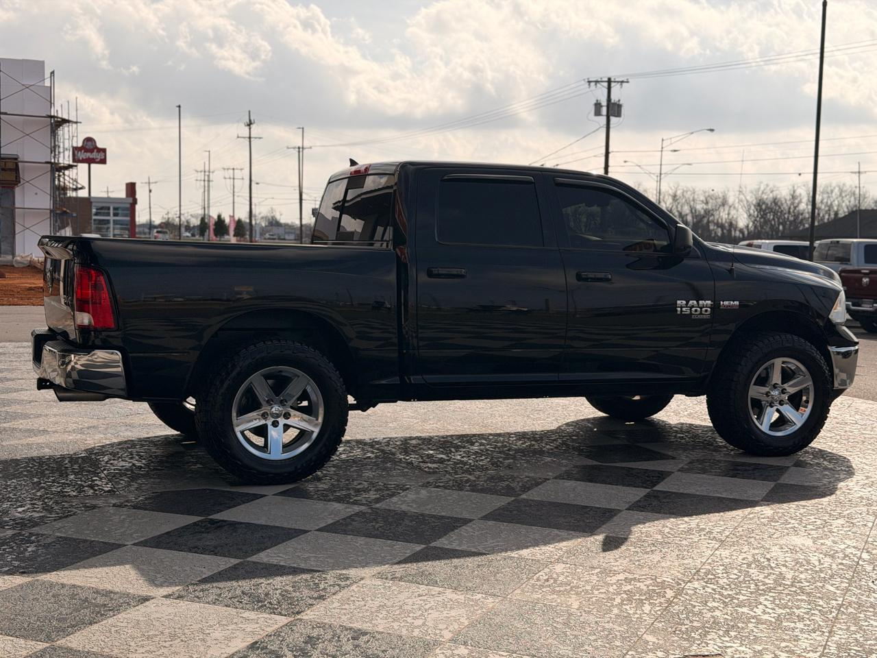 RAM 1500 Classic SLT Crew Cab SWB 4WD 2019
