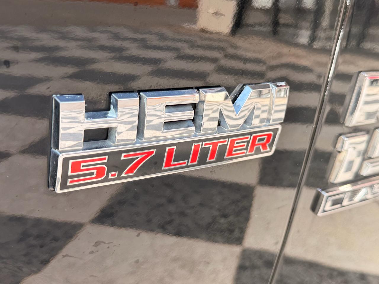 RAM 1500 Classic SLT Crew Cab SWB 4WD 2019