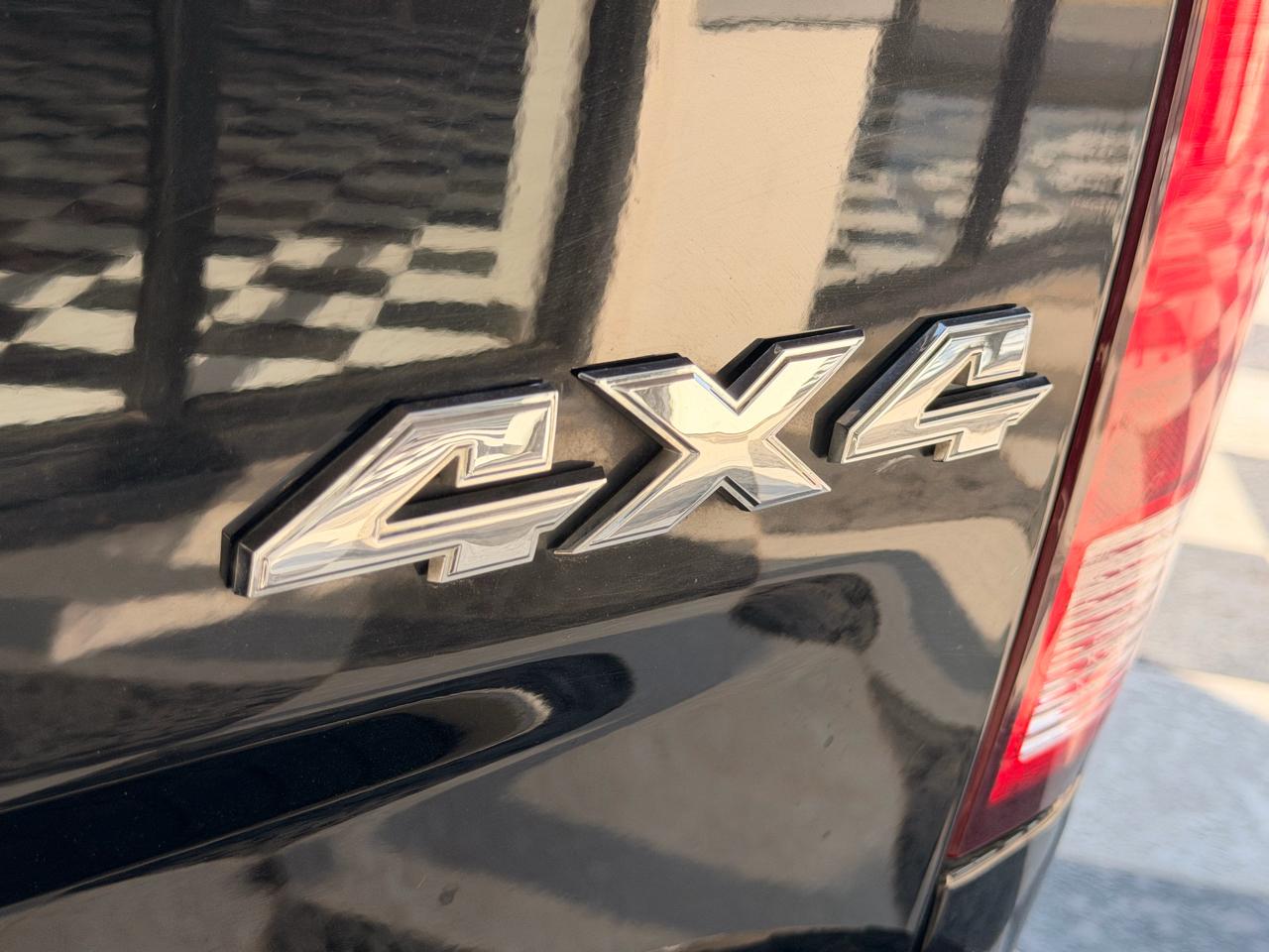 RAM 1500 Classic SLT Crew Cab SWB 4WD 2019