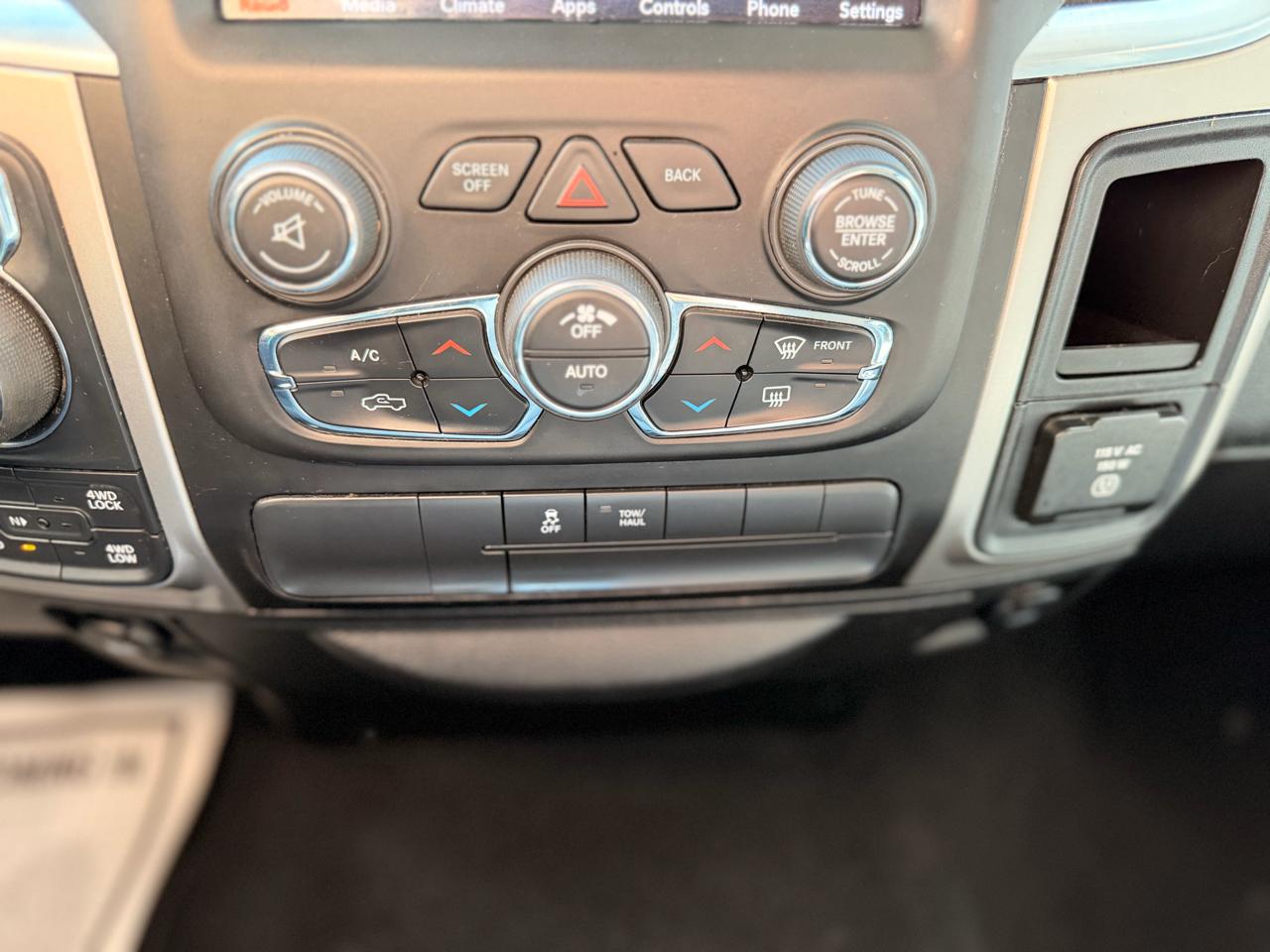 RAM 1500 Classic SLT Crew Cab SWB 4WD 2019