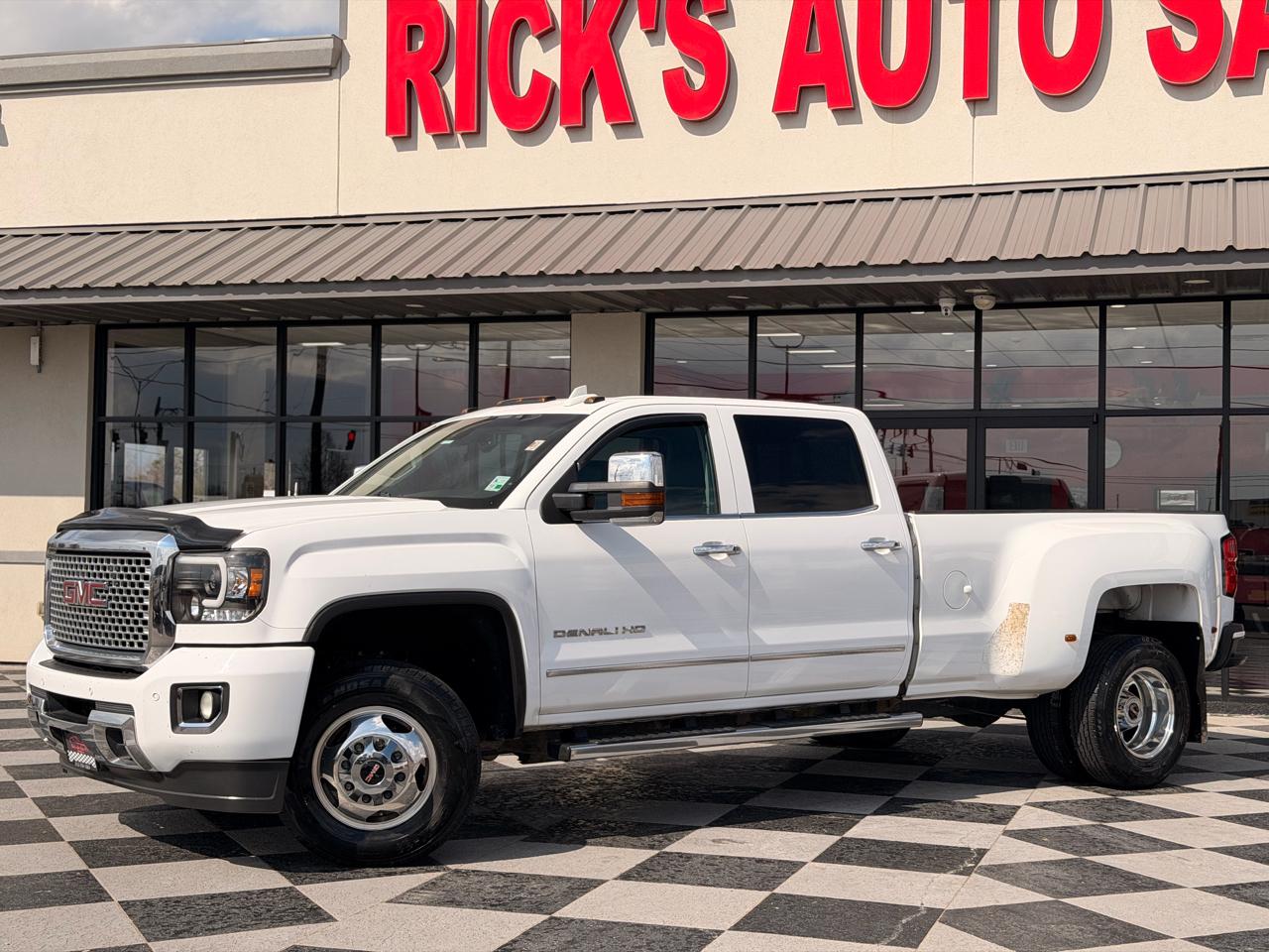 GMC Sierra 3500HD Denali Crew Cab 4WD 2015