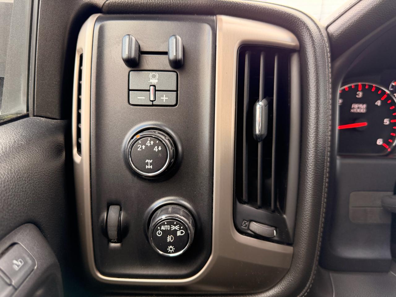 GMC Sierra 3500HD Denali Crew Cab 4WD 2015