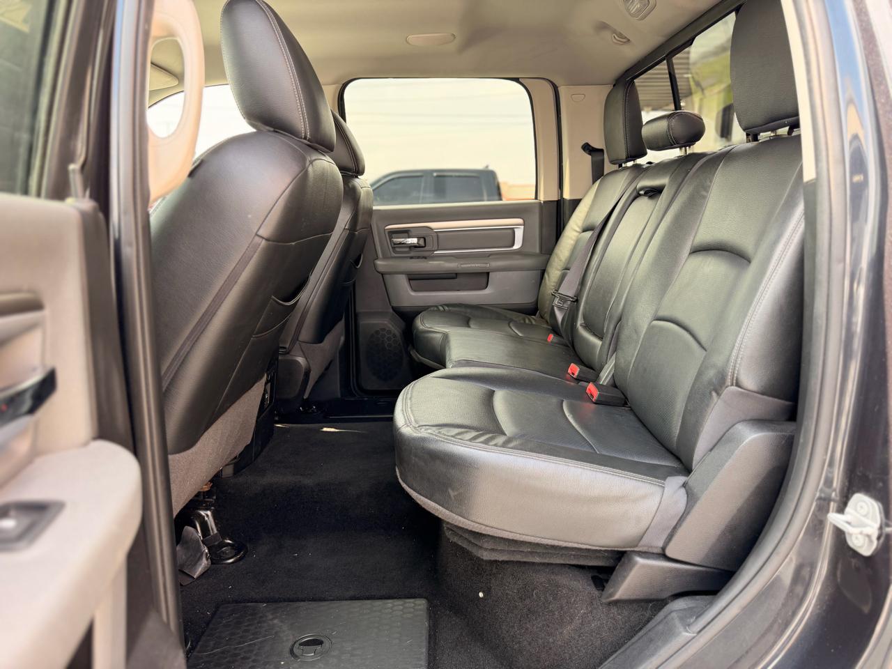 RAM 1500 Big Horn Crew Cab 4WD 2016