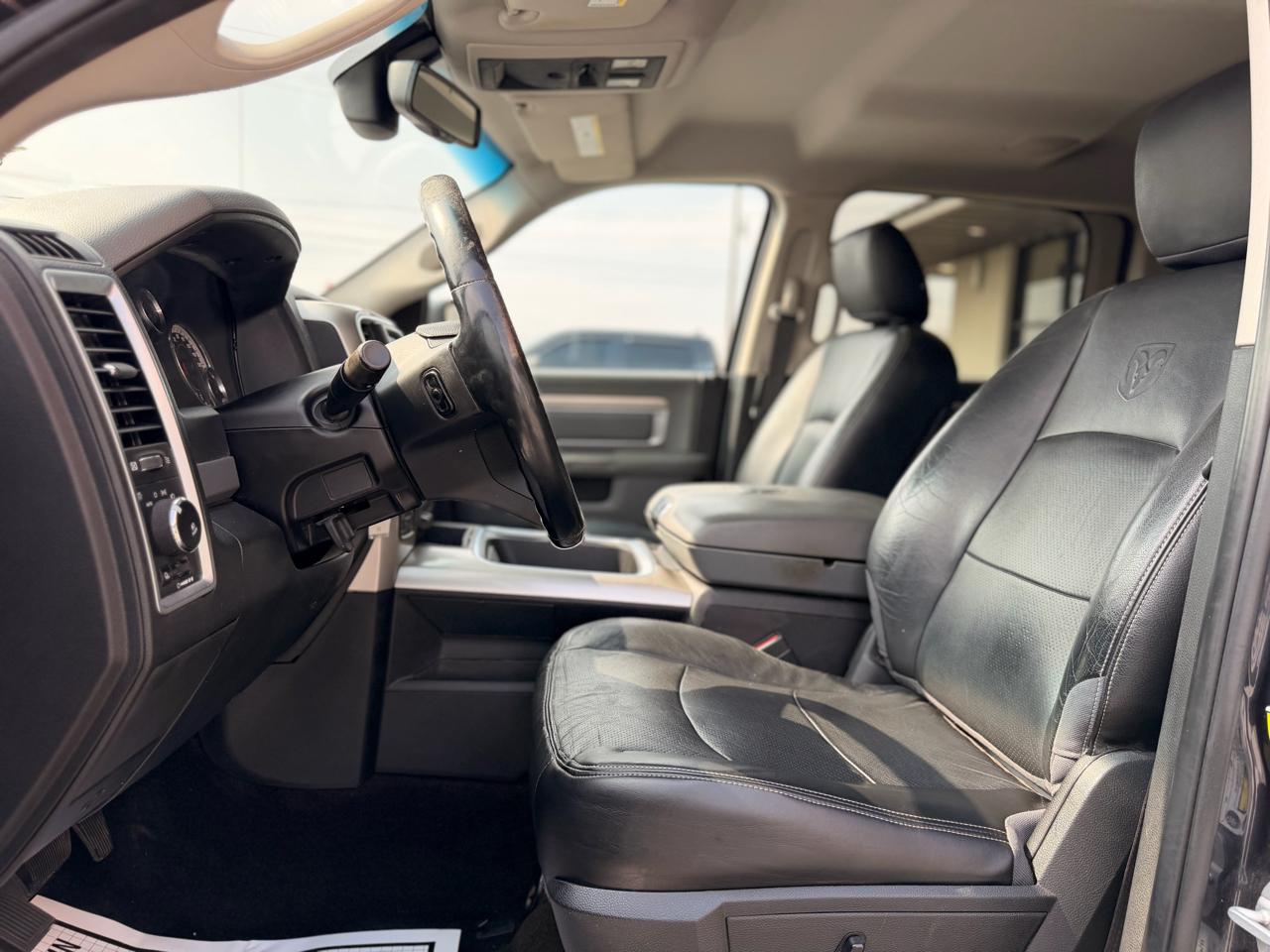 RAM 1500 Big Horn Crew Cab 4WD 2016