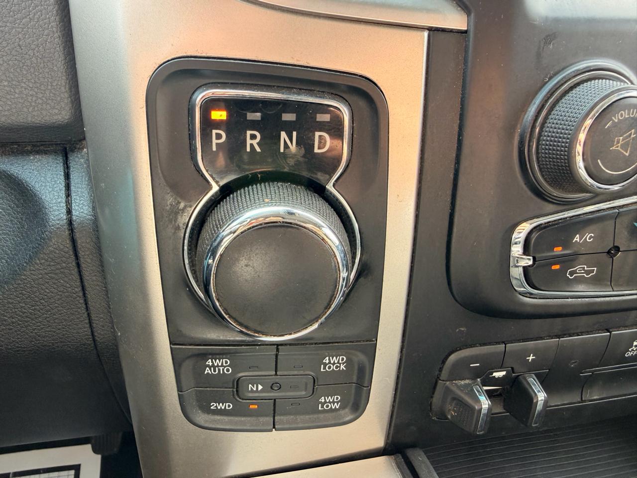 RAM 1500 Big Horn Crew Cab 4WD 2016