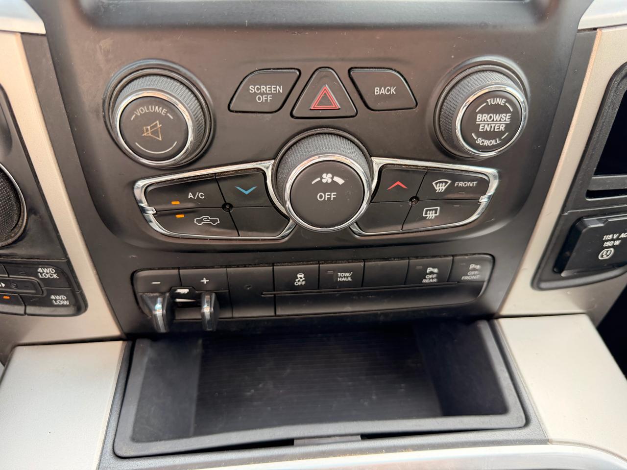 RAM 1500 Big Horn Crew Cab 4WD 2016