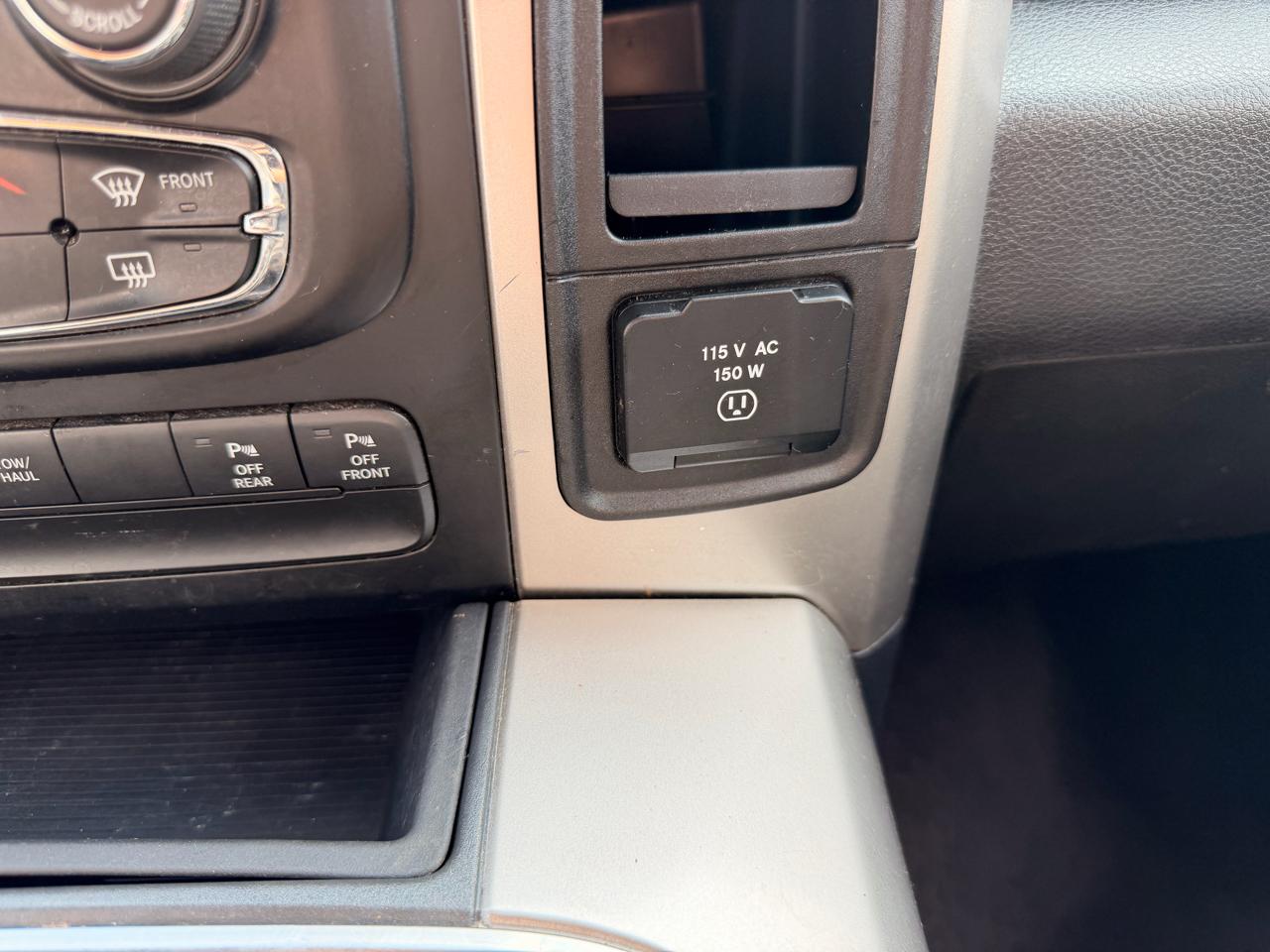 RAM 1500 Big Horn Crew Cab 4WD 2016