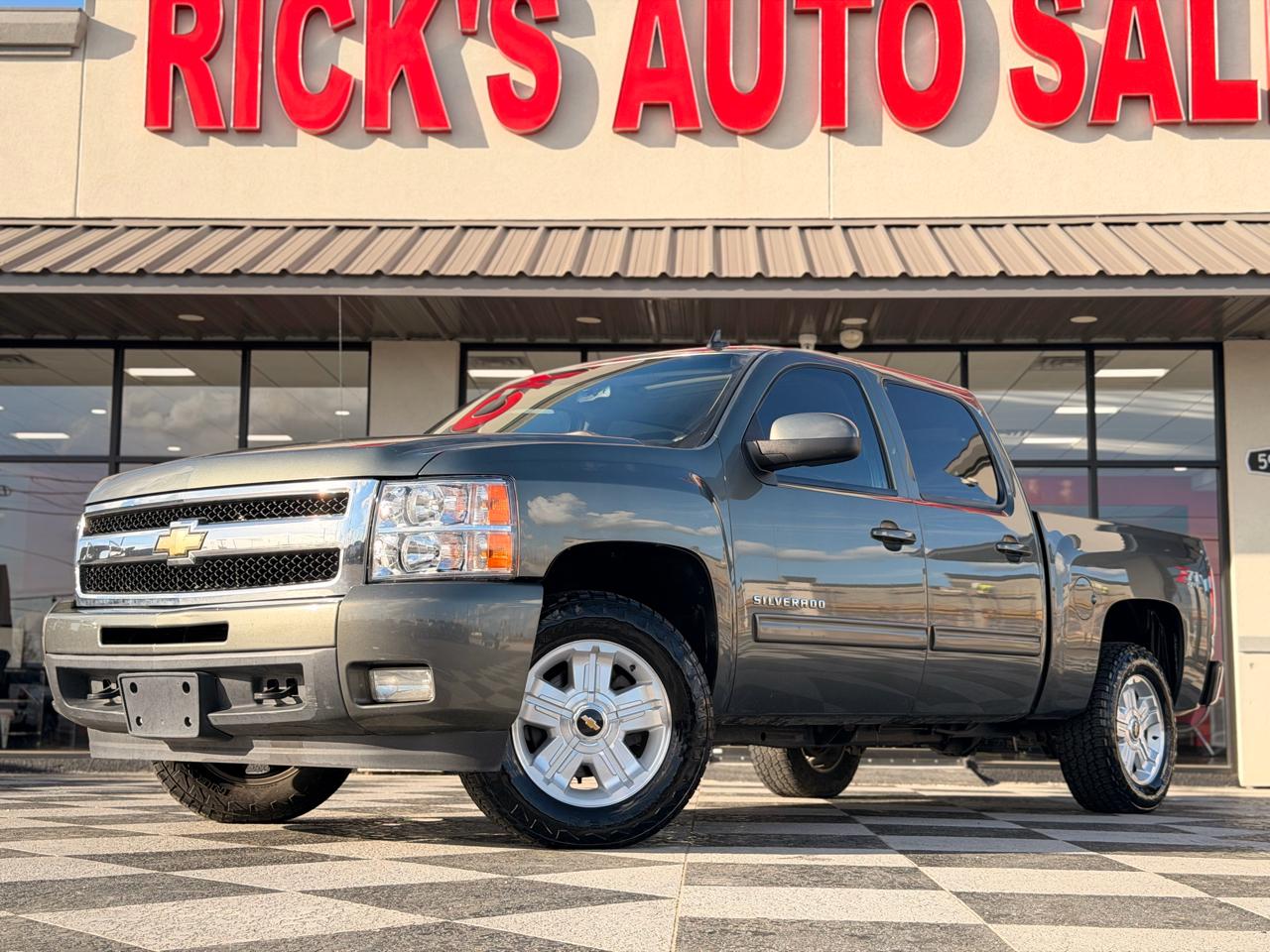 Chevrolet Silverado 1500 LTZ Crew Cab 4WD 2011