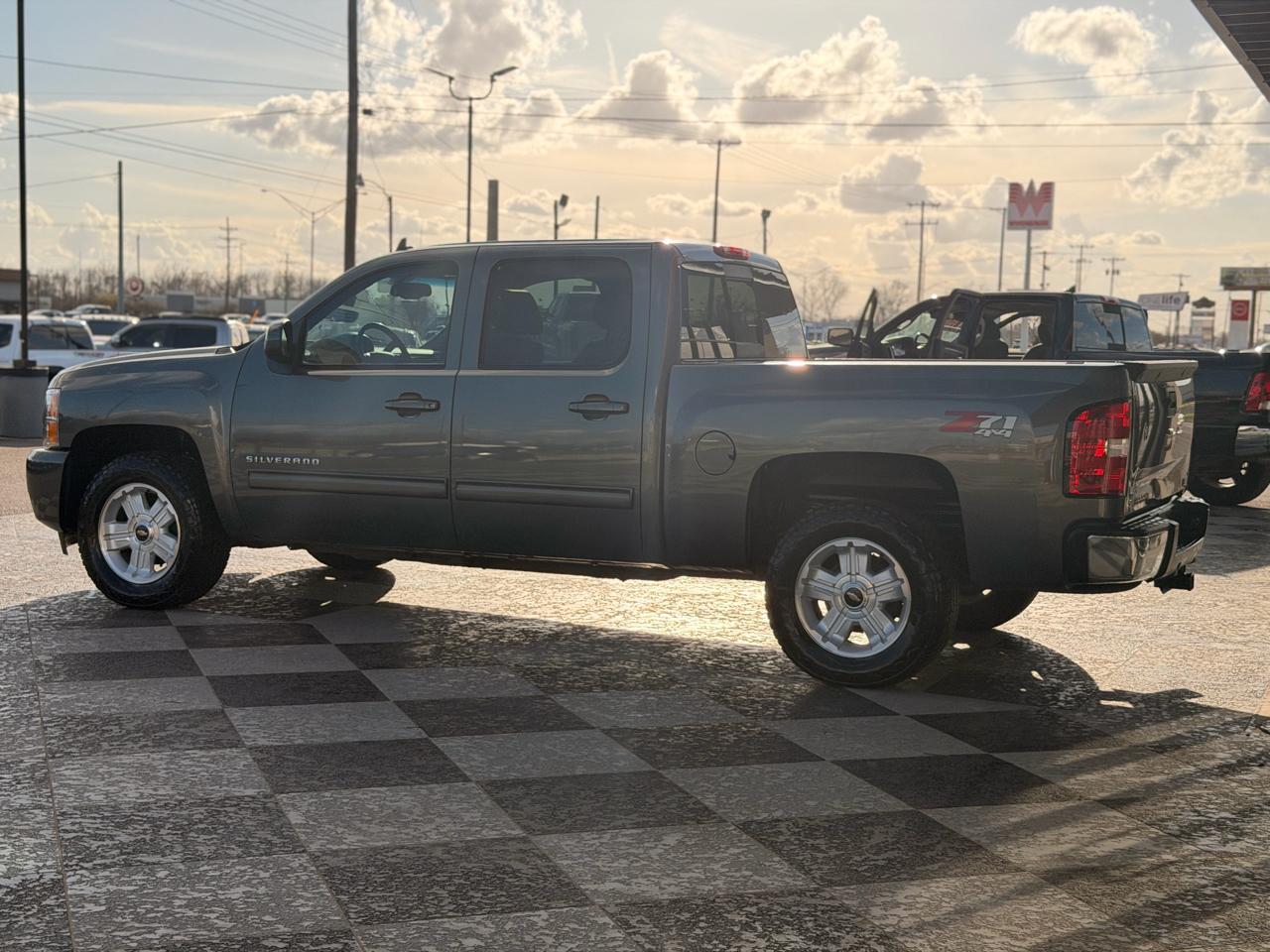 Chevrolet Silverado 1500 LTZ Crew Cab 4WD 2011