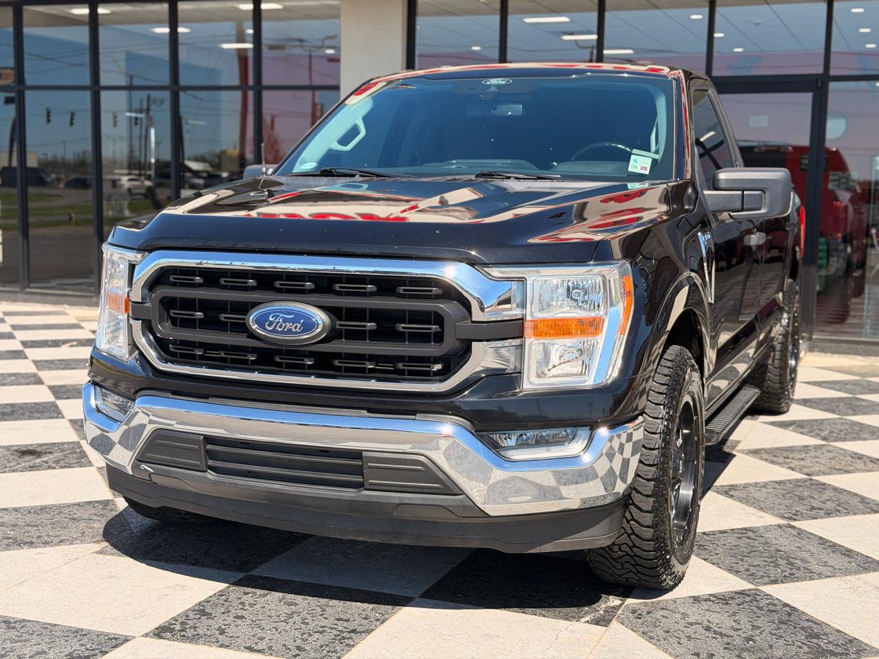 Ford F-150 XLT 2WD Reg Cab 8' Box 2021