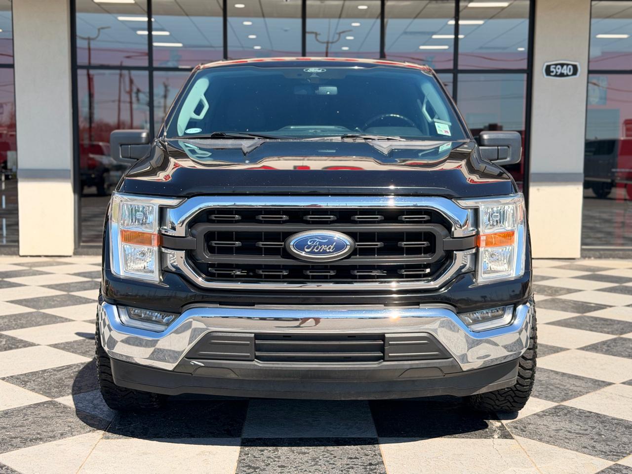 Ford F-150 XLT 2WD Reg Cab 8' Box 2021