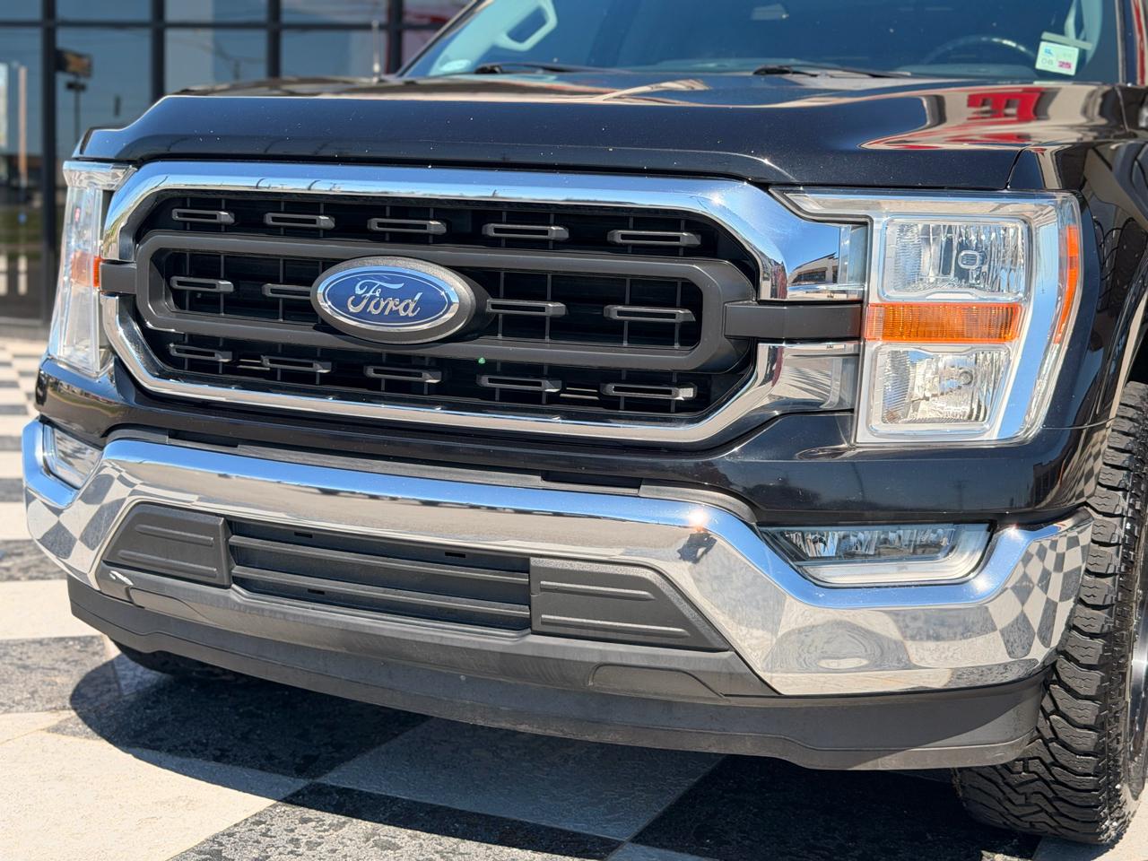 Ford F-150 XLT 2WD Reg Cab 8' Box 2021