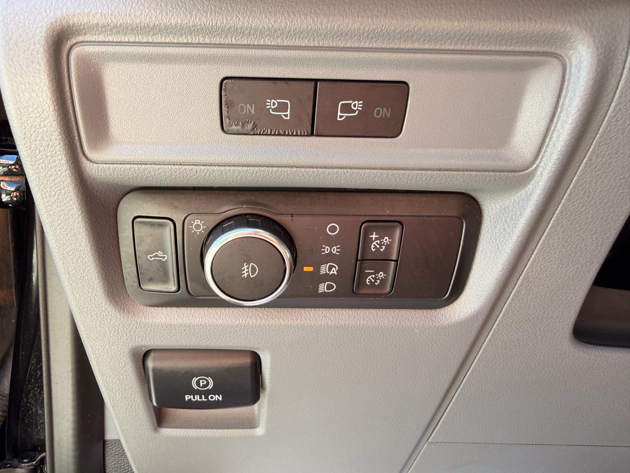 Ford F-150 XLT 2WD Reg Cab 8' Box 2021