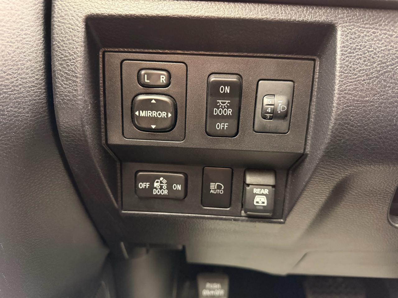 Toyota Tundra SR5 5.7L V8 CrewMax 4WD 2021