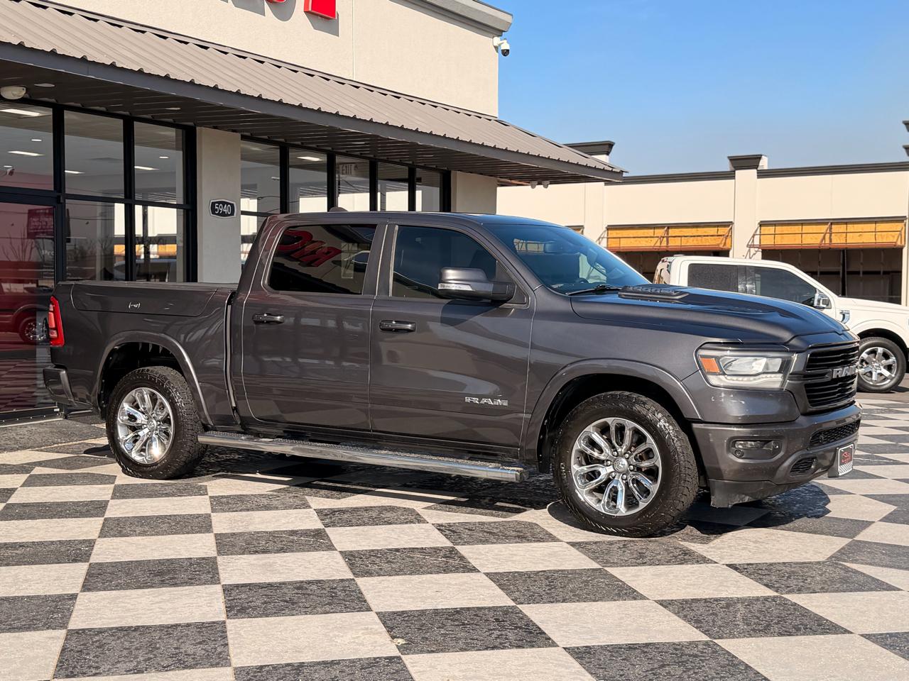 RAM 1500 Laramie Crew Cab SWB 4WD 2019