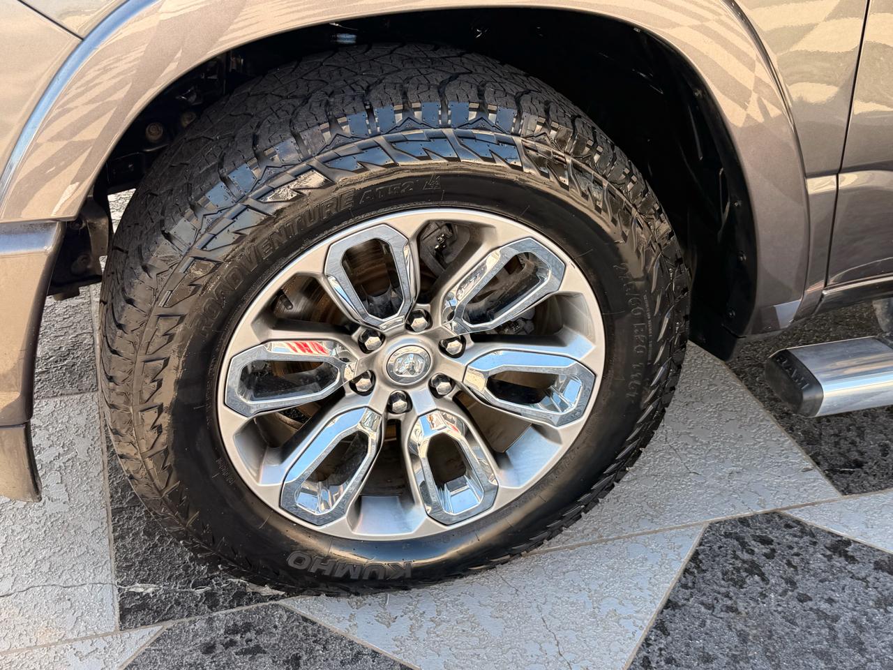 RAM 1500 Laramie Crew Cab SWB 4WD 2019