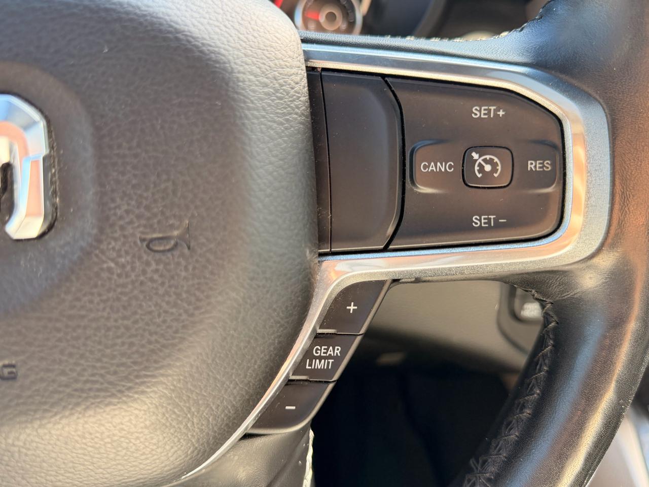 RAM 1500 Laramie Crew Cab SWB 4WD 2019